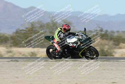 media/Dec-01-2025-Moto Forza (Mon) [[2daa91e15f]]/3-Beginner Group/Session 2 (Turn 7 Inside Pans)/